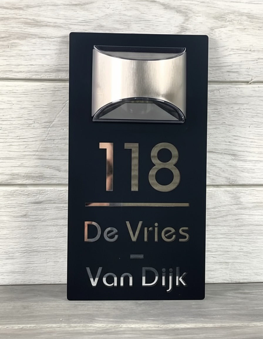 Gepersonaliseerd huisnummerbord op zonne-energie