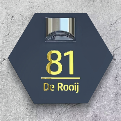 Gepersonaliseerde zeshoekige op zonne-energie gesneden en gegraveerde deurplaten