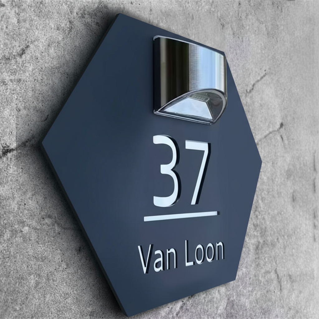 Gepersonaliseerde zeshoekige op zonne-energie gesneden en gegraveerde deurplaten