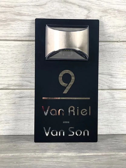 Gepersonaliseerd huisnummerbord op zonne-energie